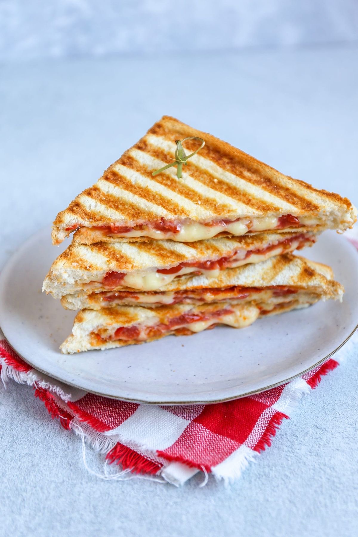 Kaşarlı, Sucuklu Tost
