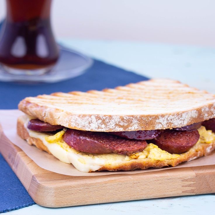 Sucuklu Kaşarlı Tost