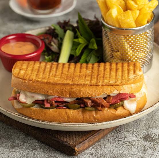 AYVALIK TOST 
