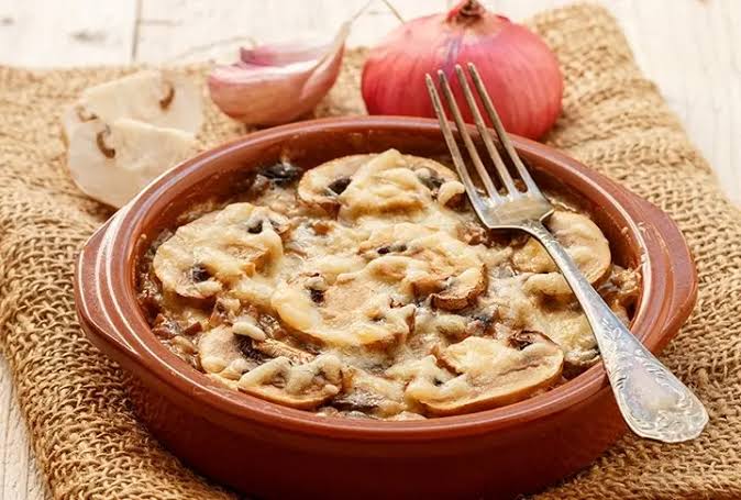 Mushroom and Kaşar cheese casserole
