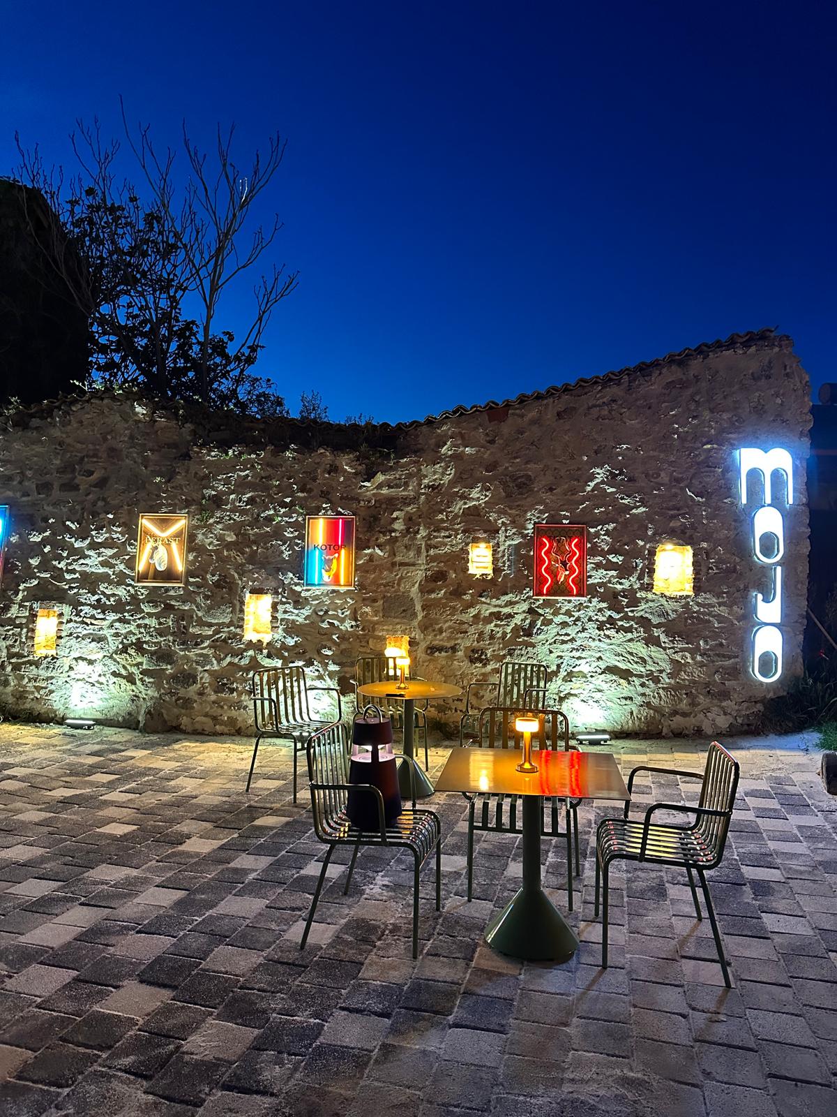 MOJO CAFE