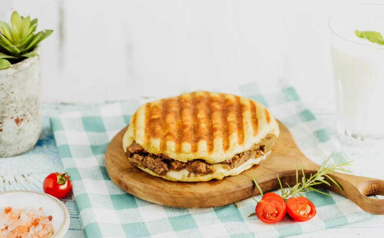 Bazlama with kavurma and kaşar cheese, served with mini söğüş