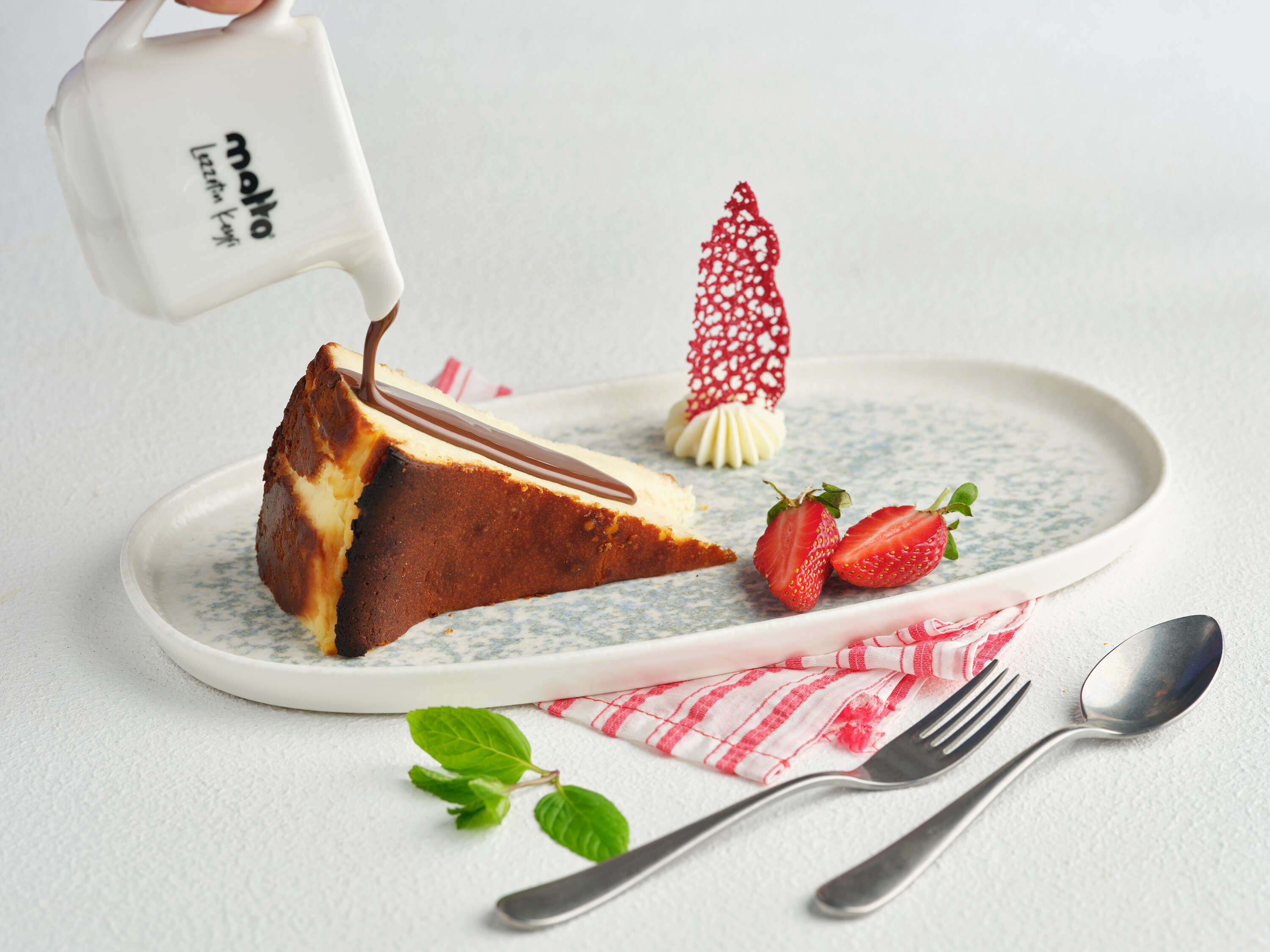 San Sebastián Cheesecake with Chocolate Sauce
