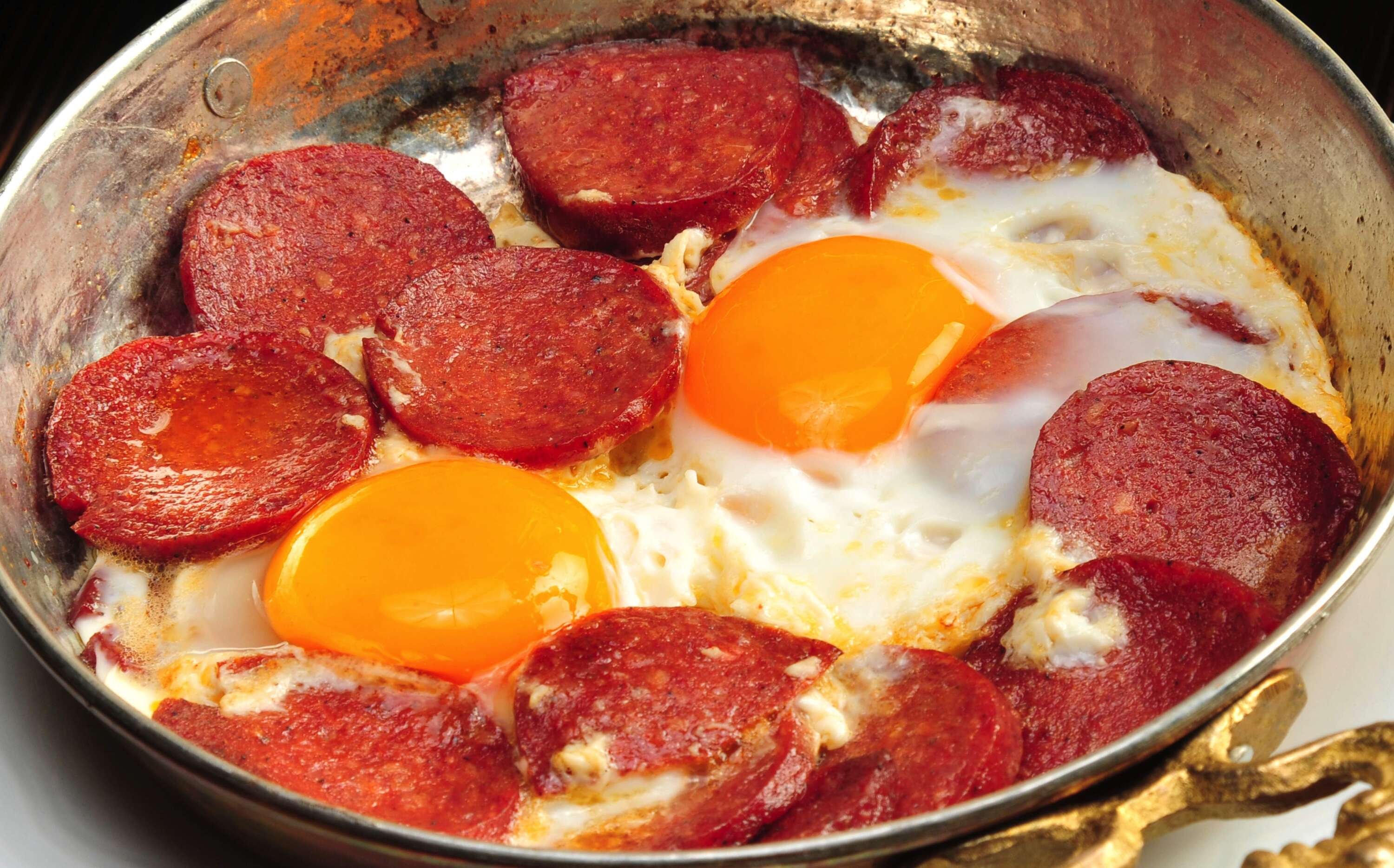 SUCUKLU YUMURTA
