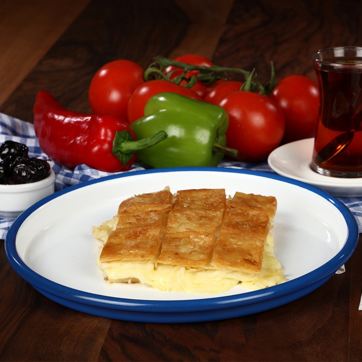 ÜÇ PEYNİRLİ UZAYAN BÖREK