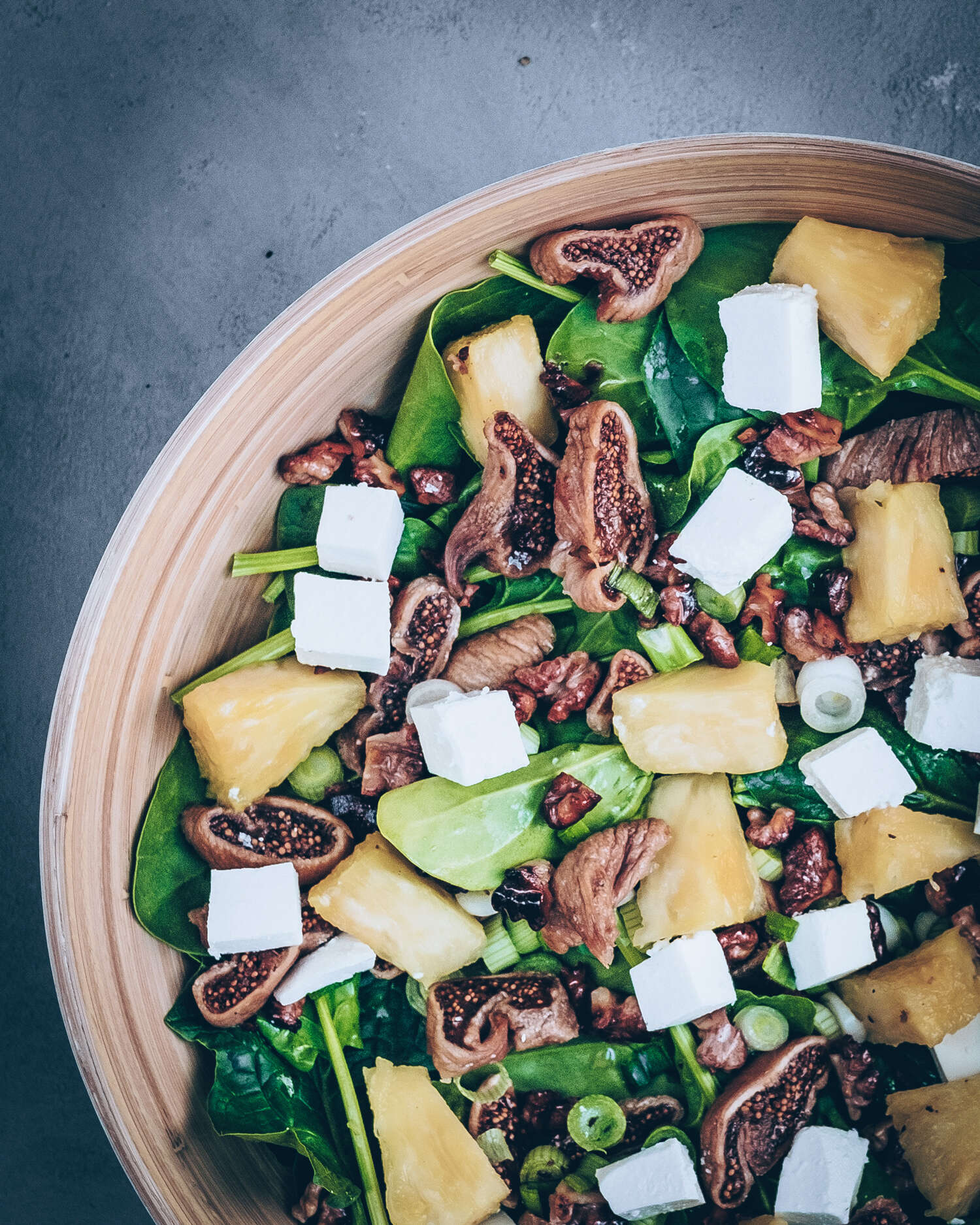 Ananaslı Avokadolu Salata