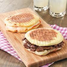 BAZLAMA EKMEĞİNE KAVURMALI TOST