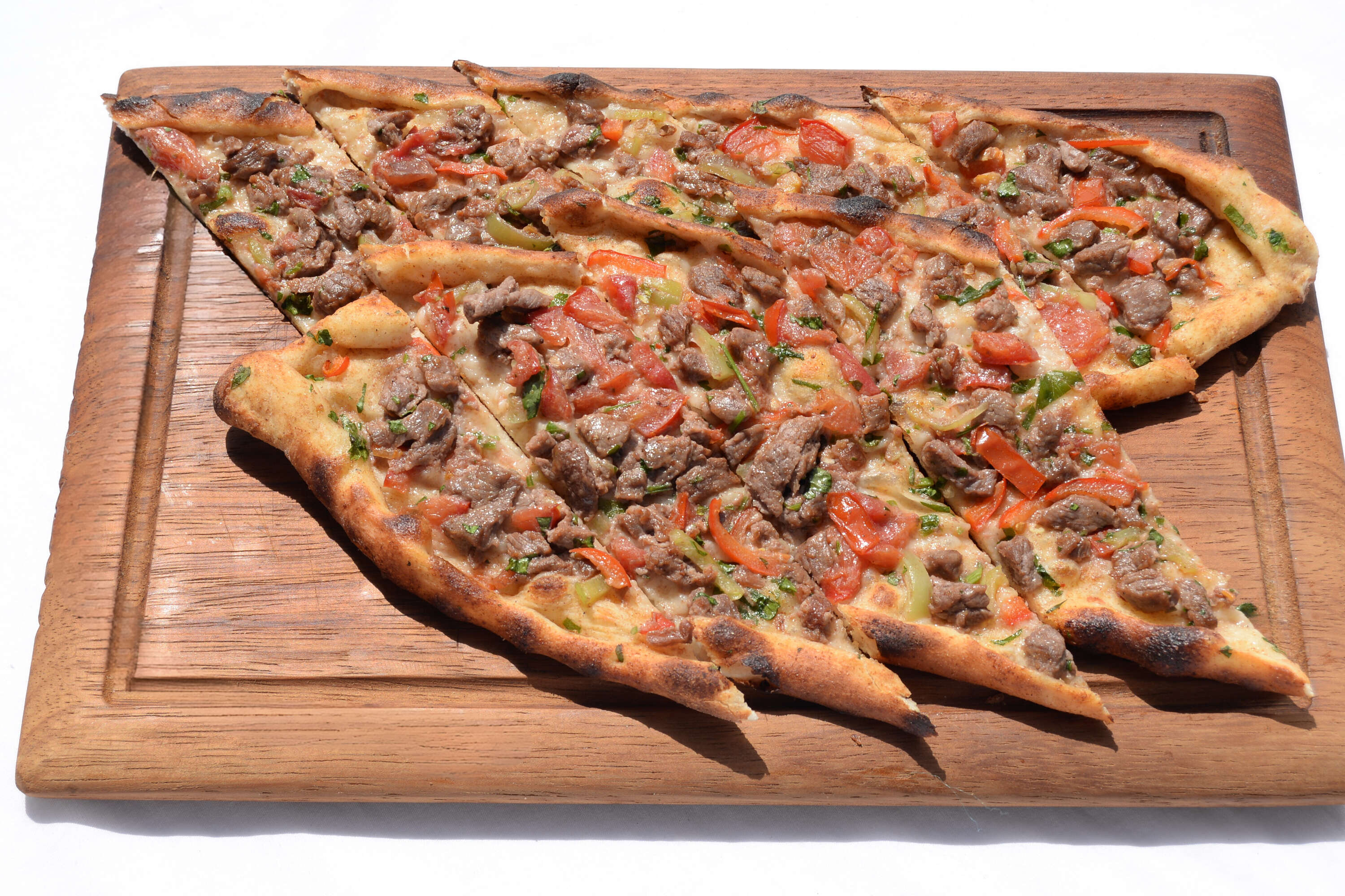 Kuşbaşı pide with diced beef