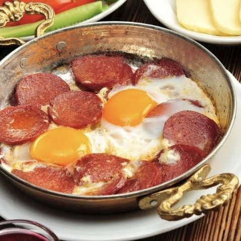 Fried Eggs with Sucuk