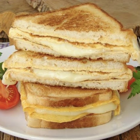Egg and Kashar Cheese Toast with Potato Chips