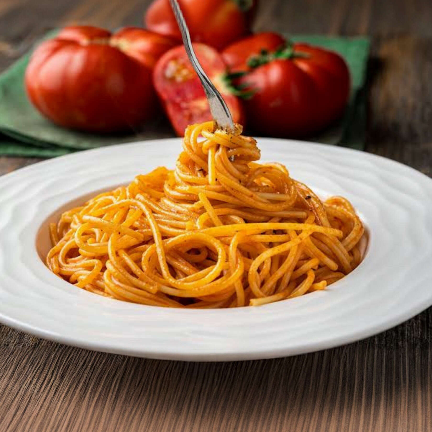 Spaghetti with tomato sauce and special seasoning