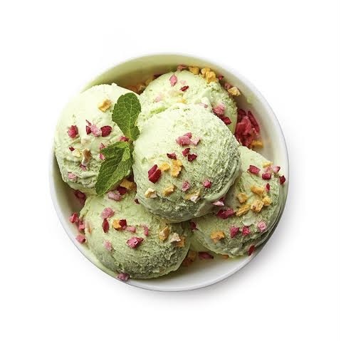 Full portion of Maraş-style dövme ice cream with Antep pistachio (6 scoops)