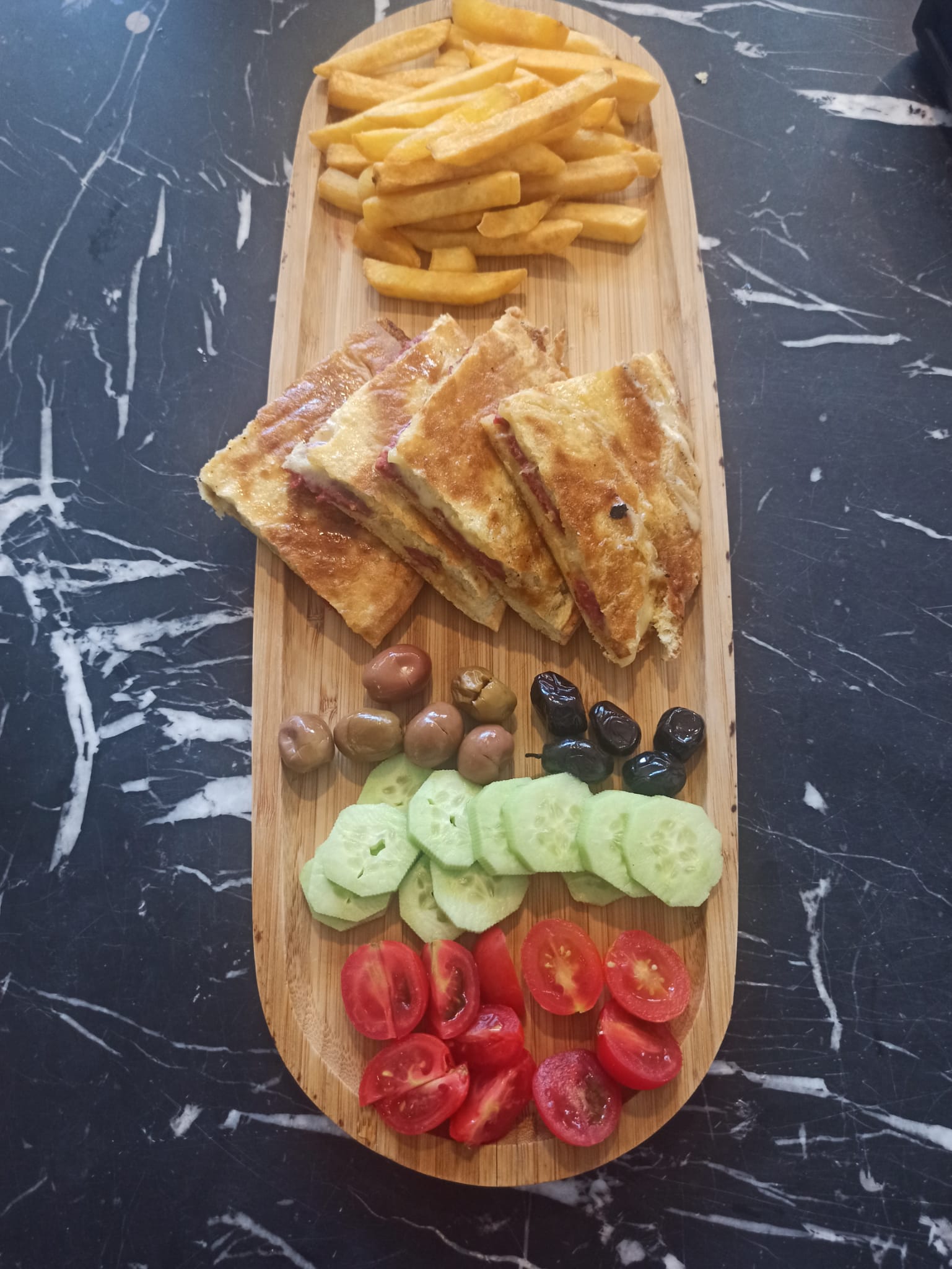 Sucuklu Bazlama Tost 