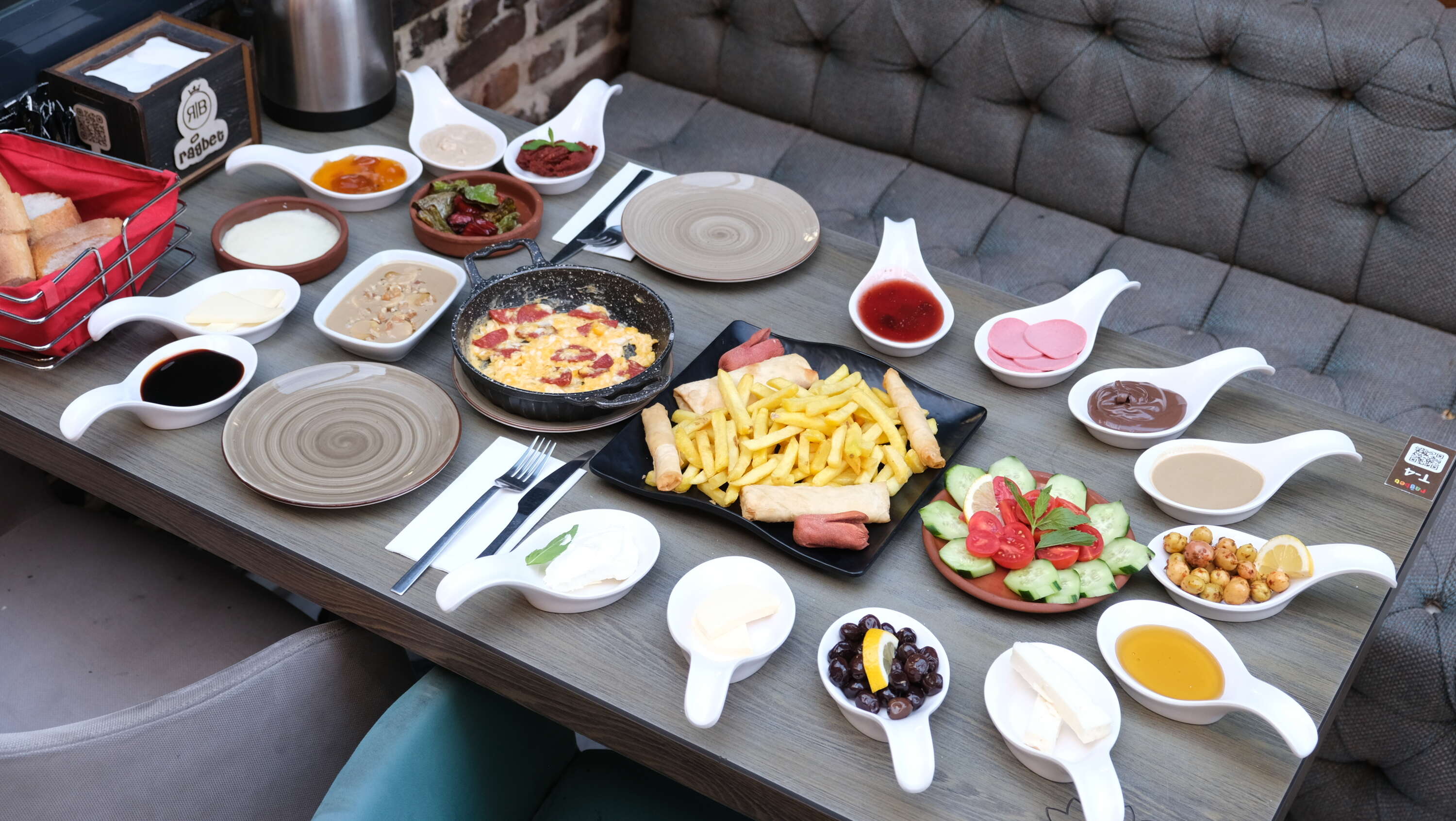 Rağbet breakfast spread (minimum 2 people)