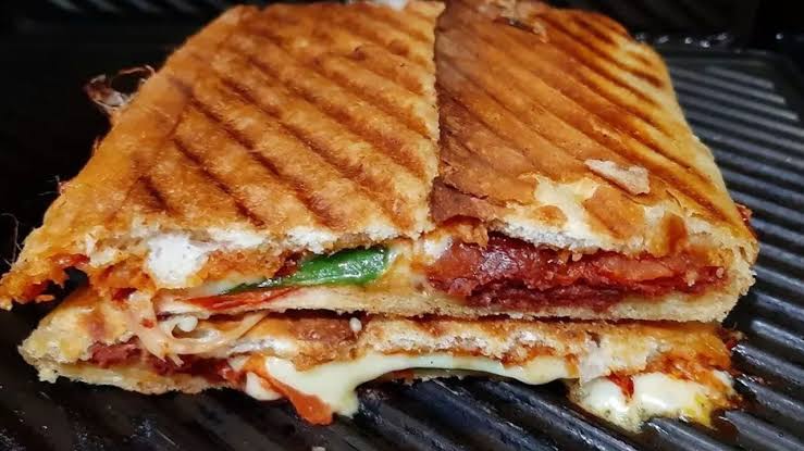Karışık tost - sausage and kashar toast