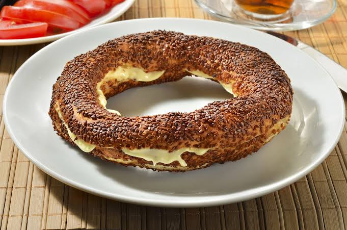 Peynirli simit - bagel with cheese