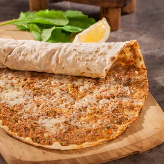 KUŞBAŞI KAŞARLI LAHMACUN 