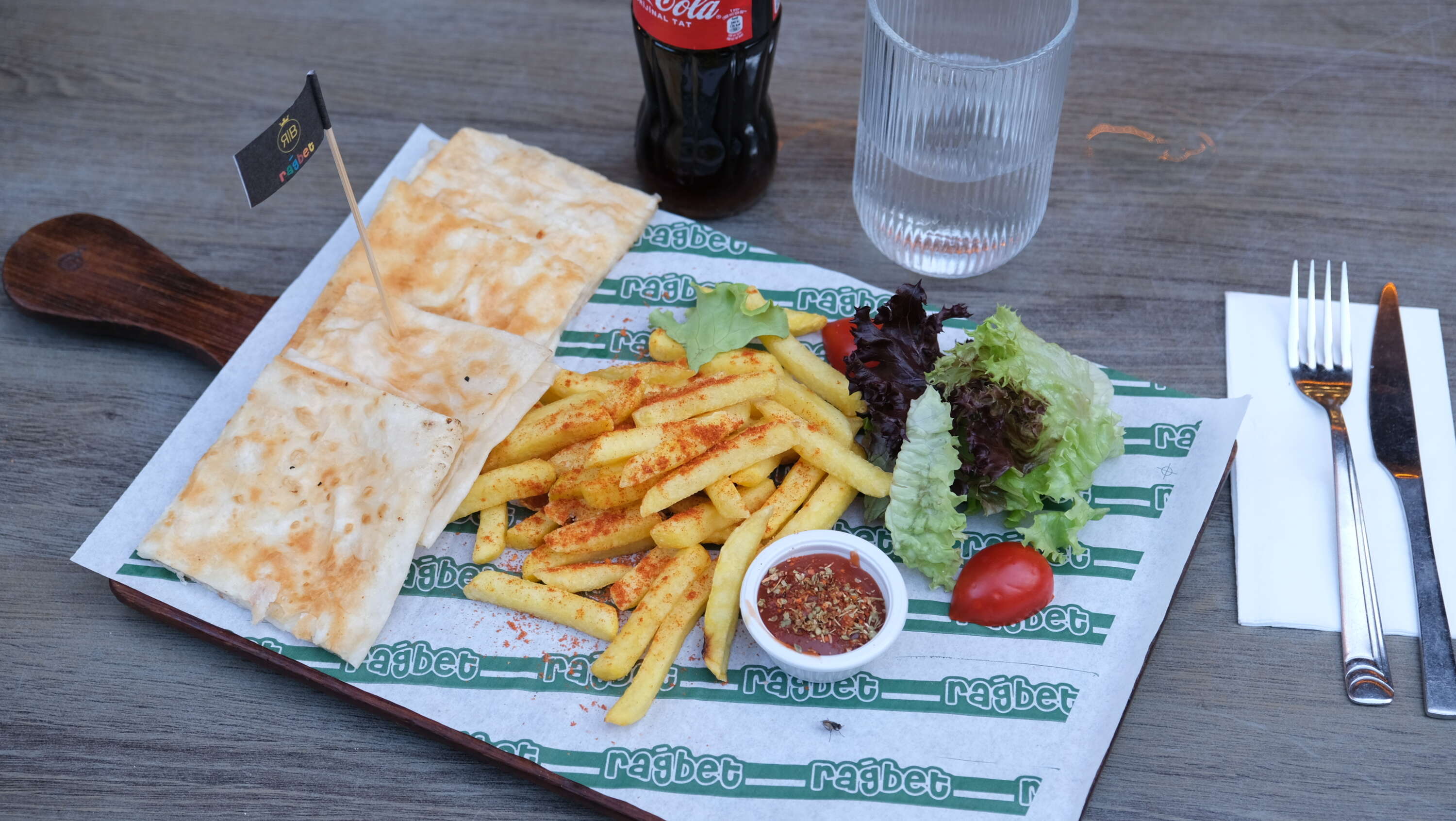 Minced meat and cheese gözleme