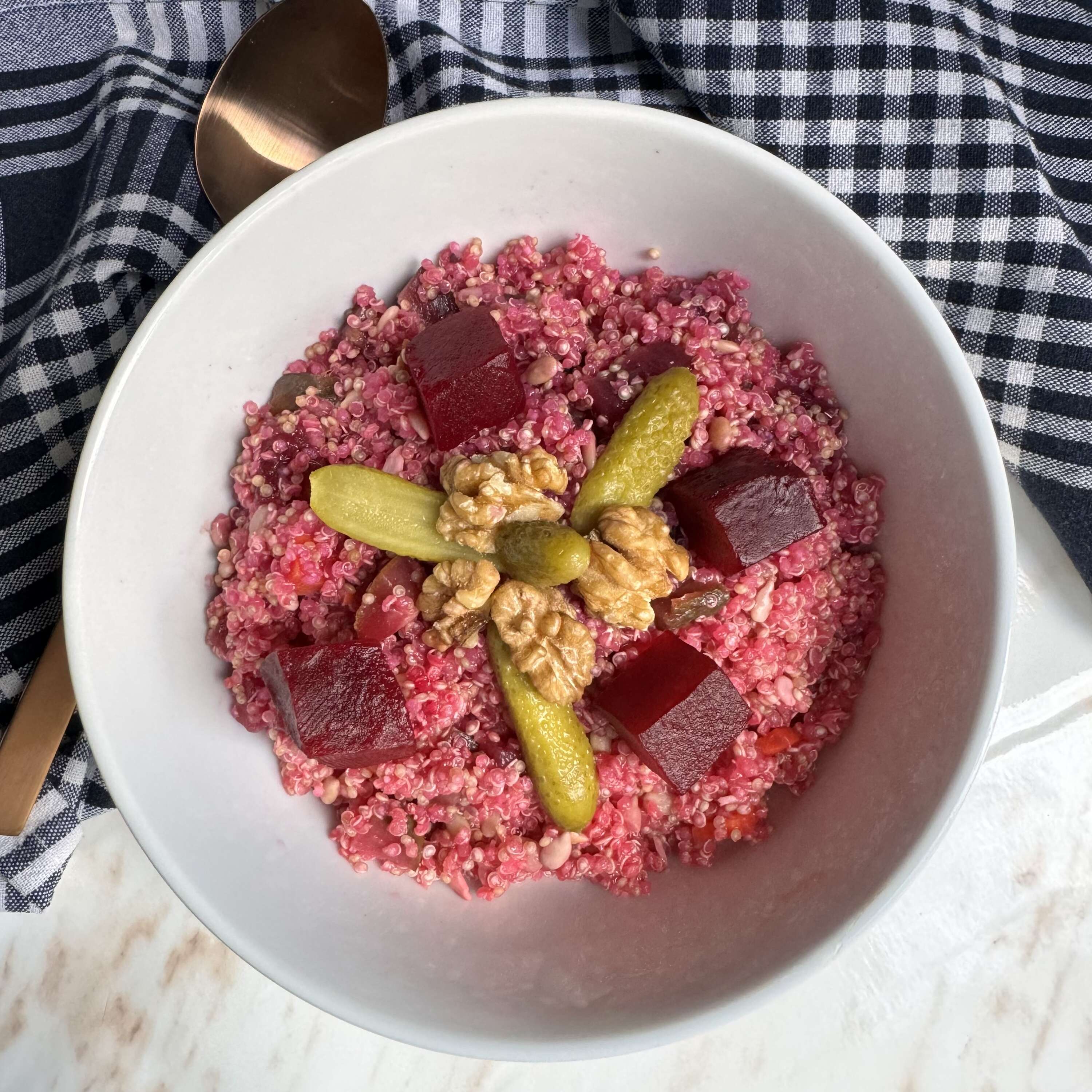 Pancarlı Kinoa Salatası