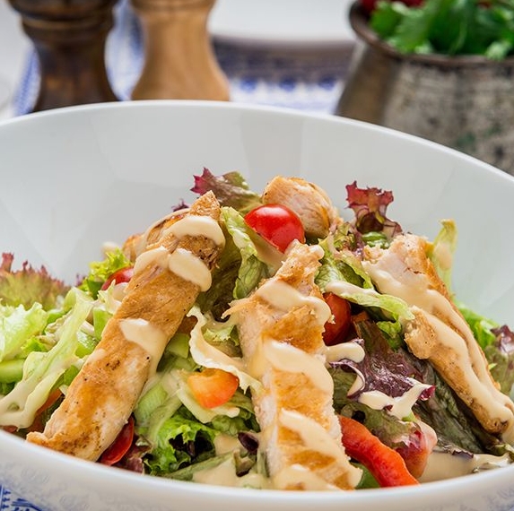 SEZAR SALATA TAVUKLU