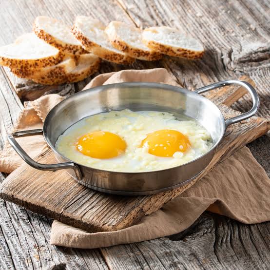 Eggs with kaşar cheese
