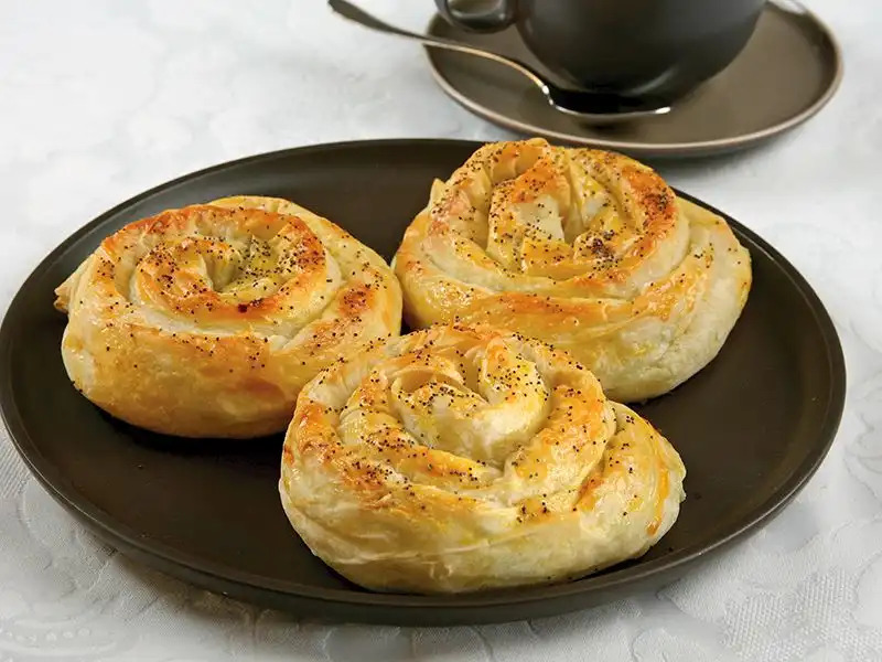 Peynirli Gül Böreği