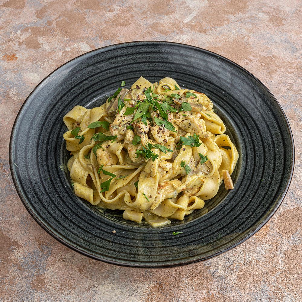Tavuklu Alfredo Tagliatelle