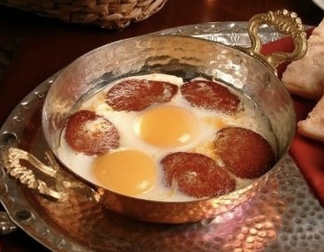 SAHANDA SUCUKLU YUMURTA
