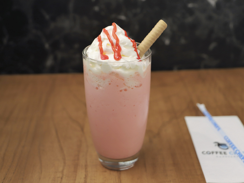 ÇİLEKLİ MILKSHAKE