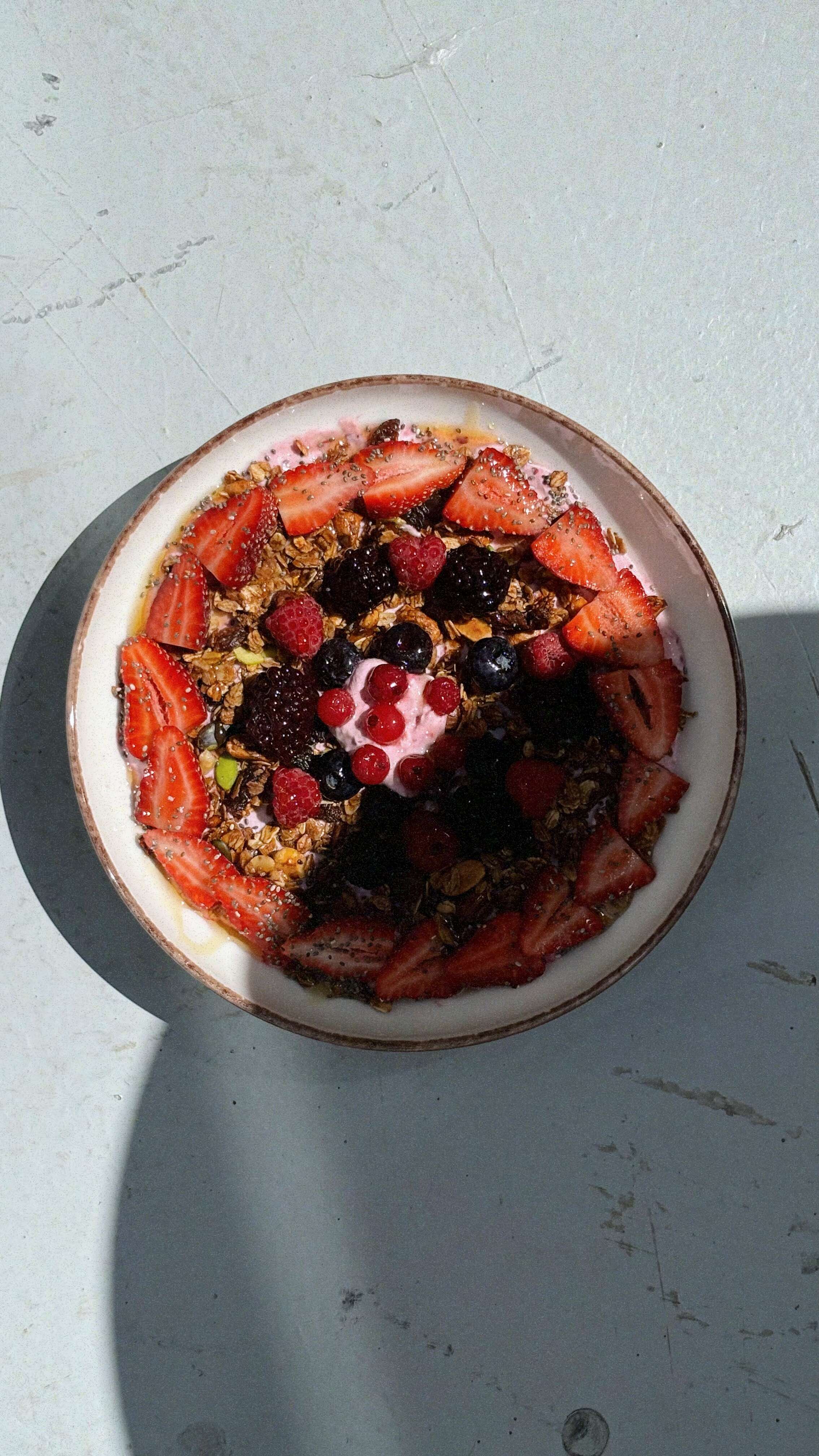 Kırmızı Meyveli Bowl