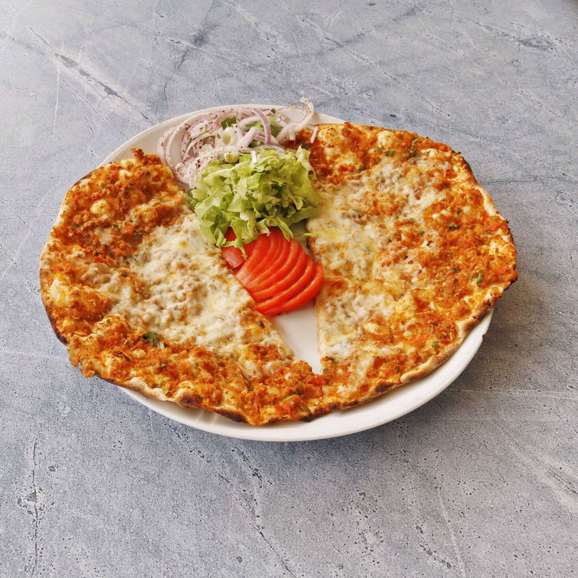 Kaşarlı Lahmacun