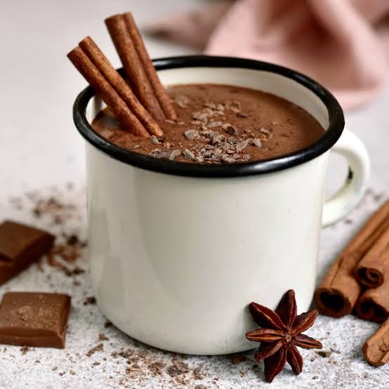 Cookie-flavoured hot chocolate