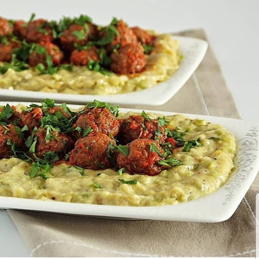 Beğendili Köfte (meatballs with beğendi)