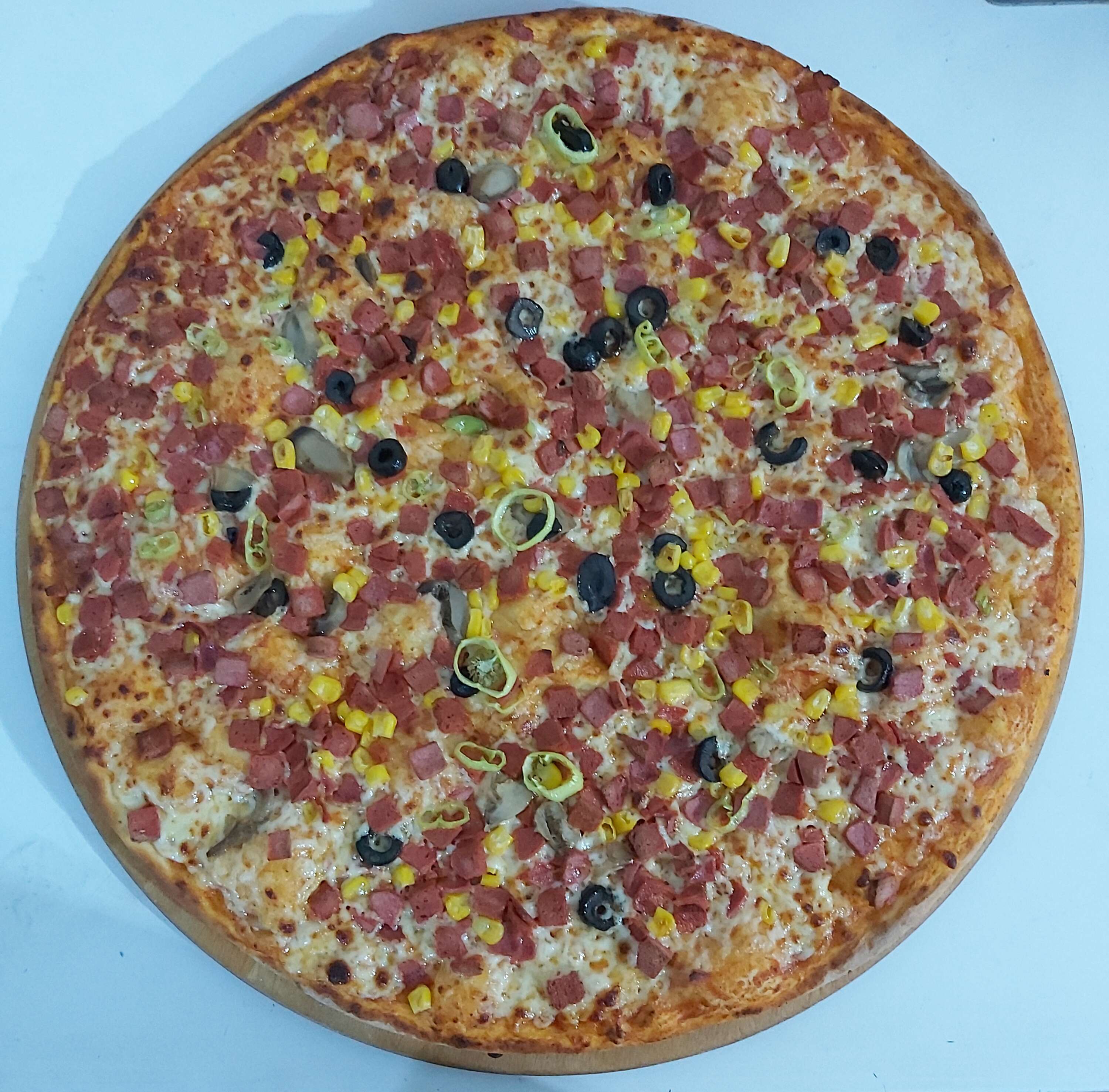 Medium mixed pizza