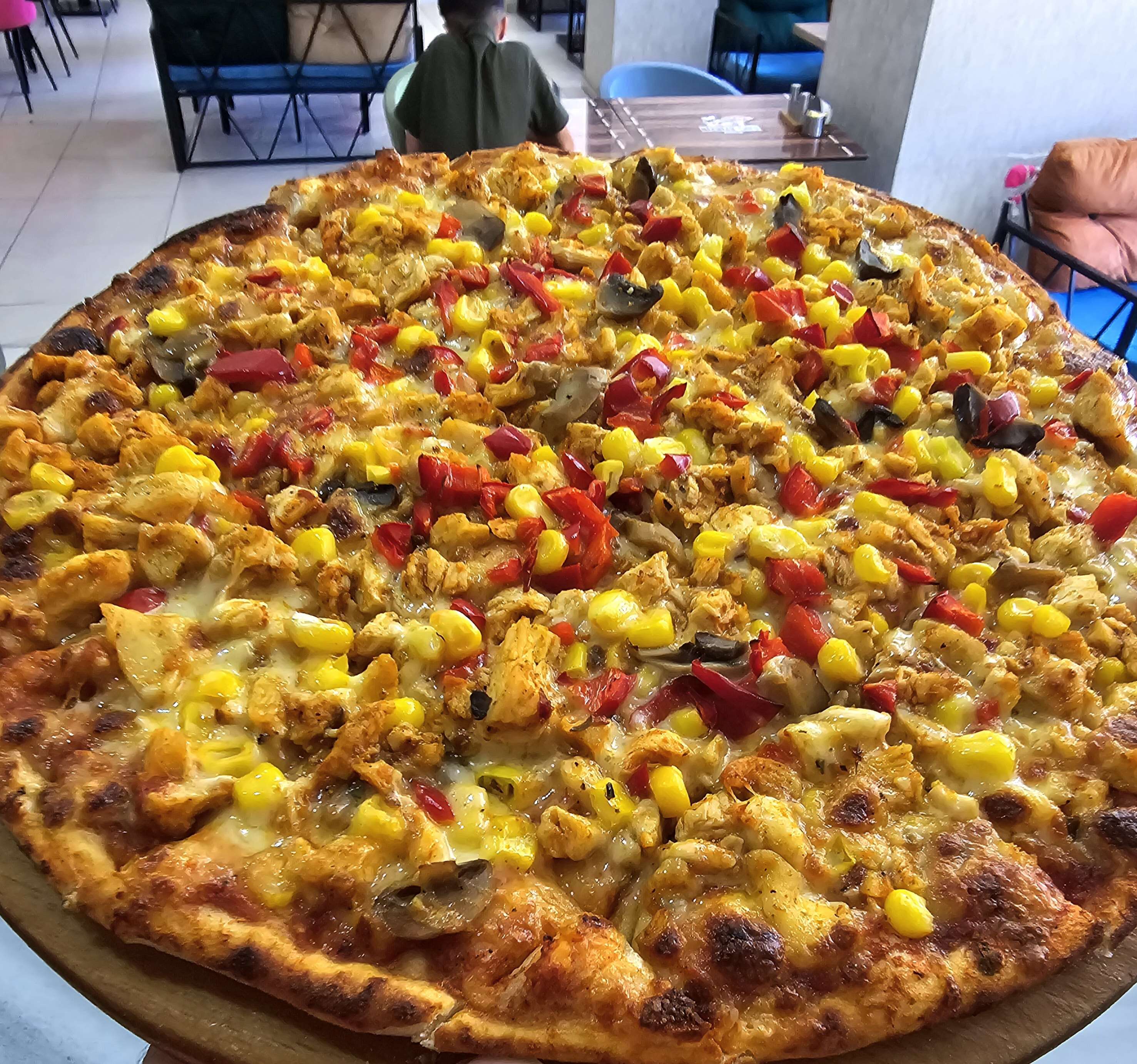 Large chicken pizza for 4