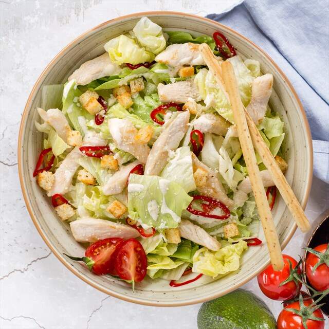TAVUKLU SEZAR SALATA