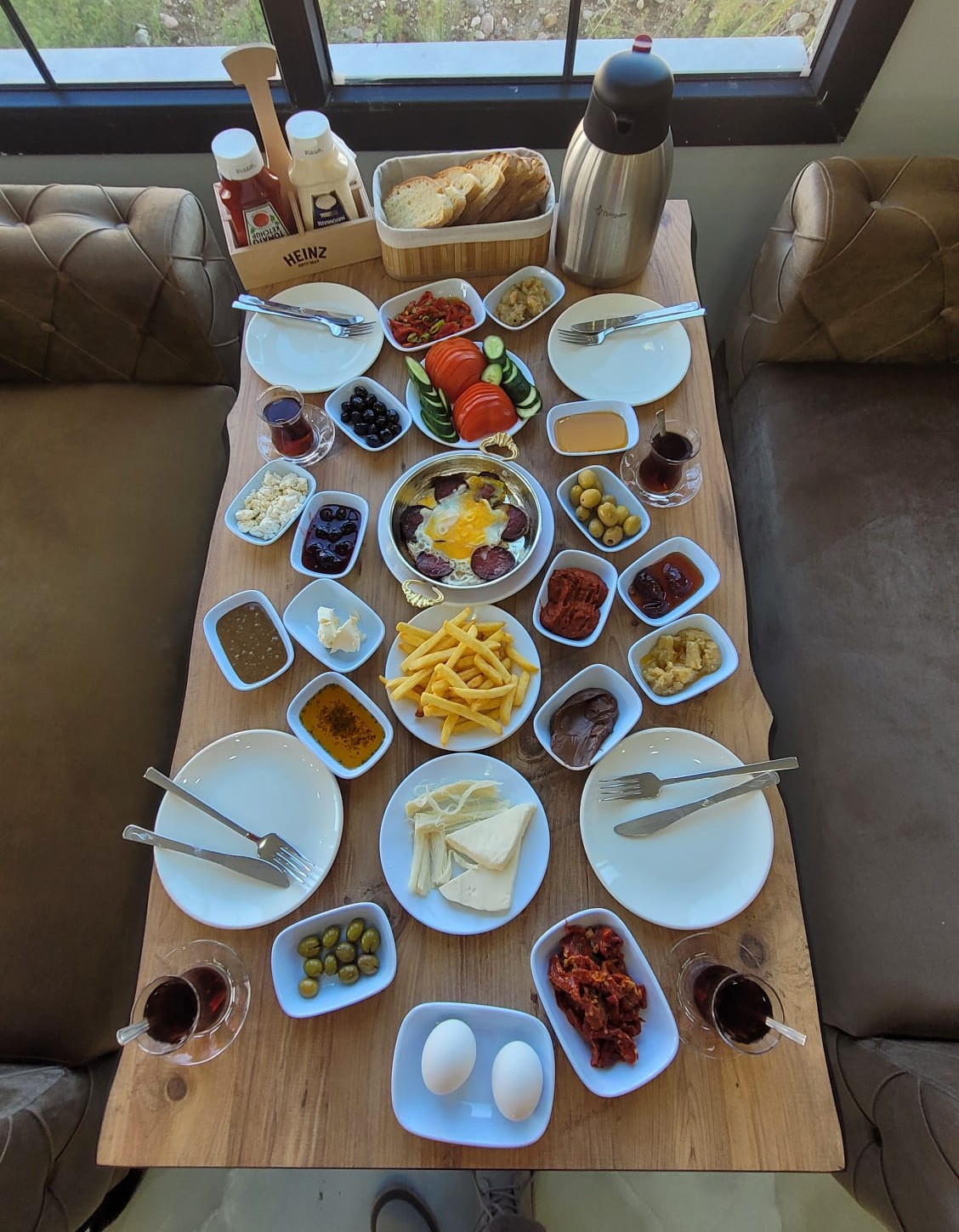 Serpme kahvaltı