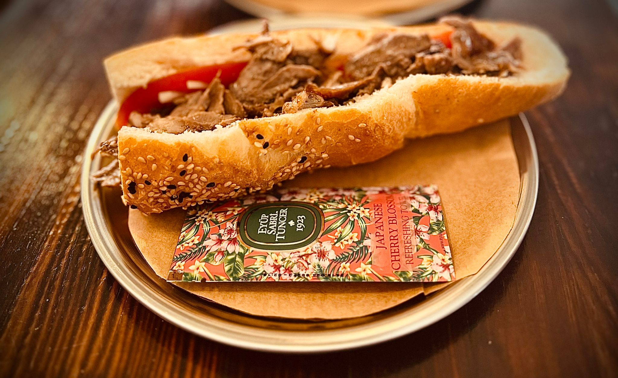 Çeyrek Ekmek 50gr Yaprak Et Döner 135 TL