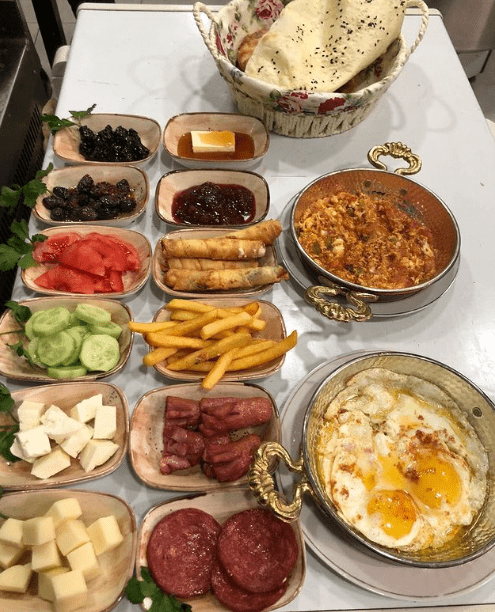 İki kişilik kahvaltı 