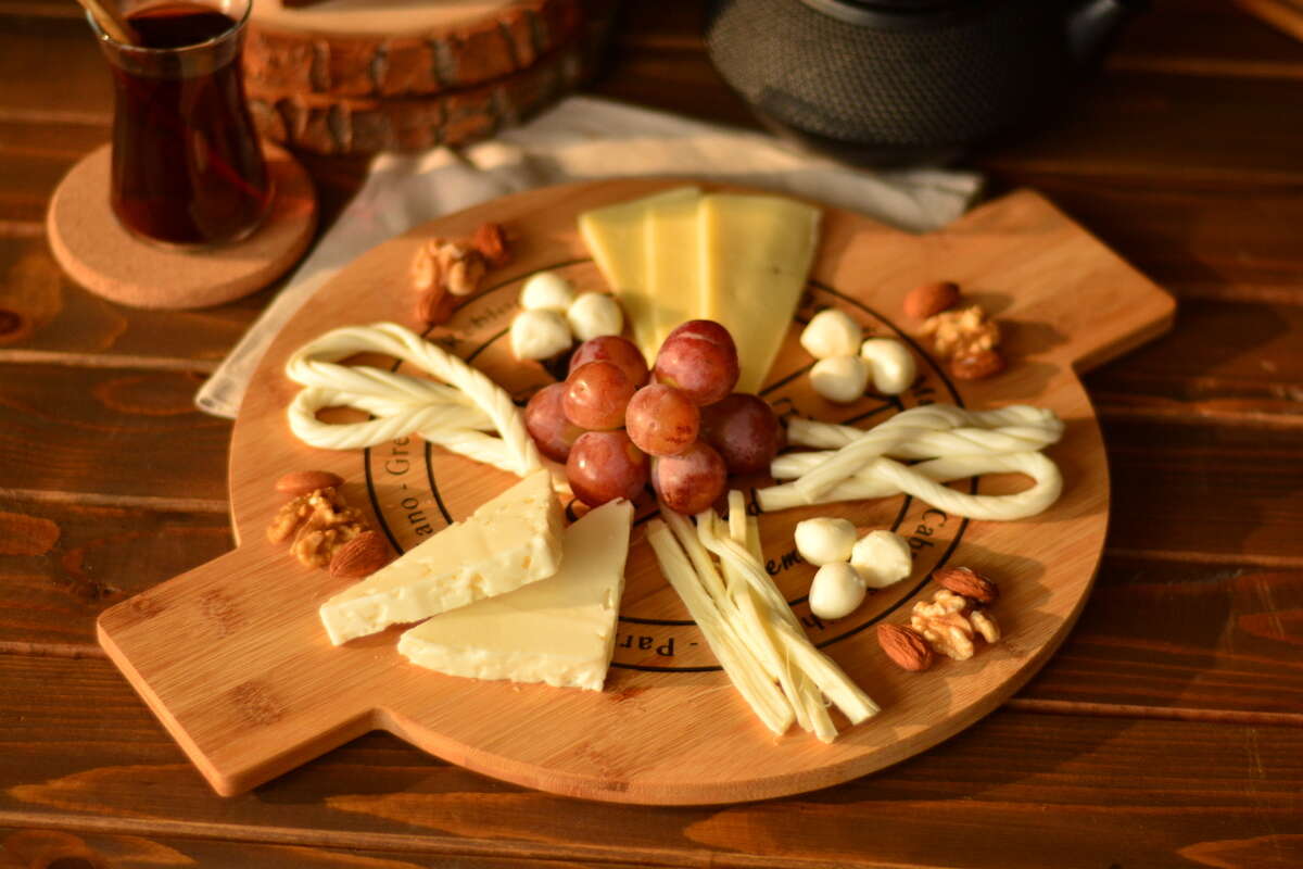 Cheese platter (4 varieties of cheese)