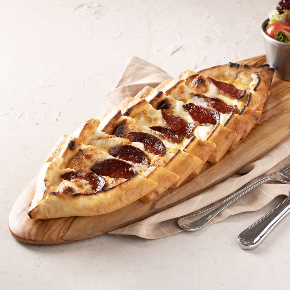 Sucuklu Kaşarlı Pide