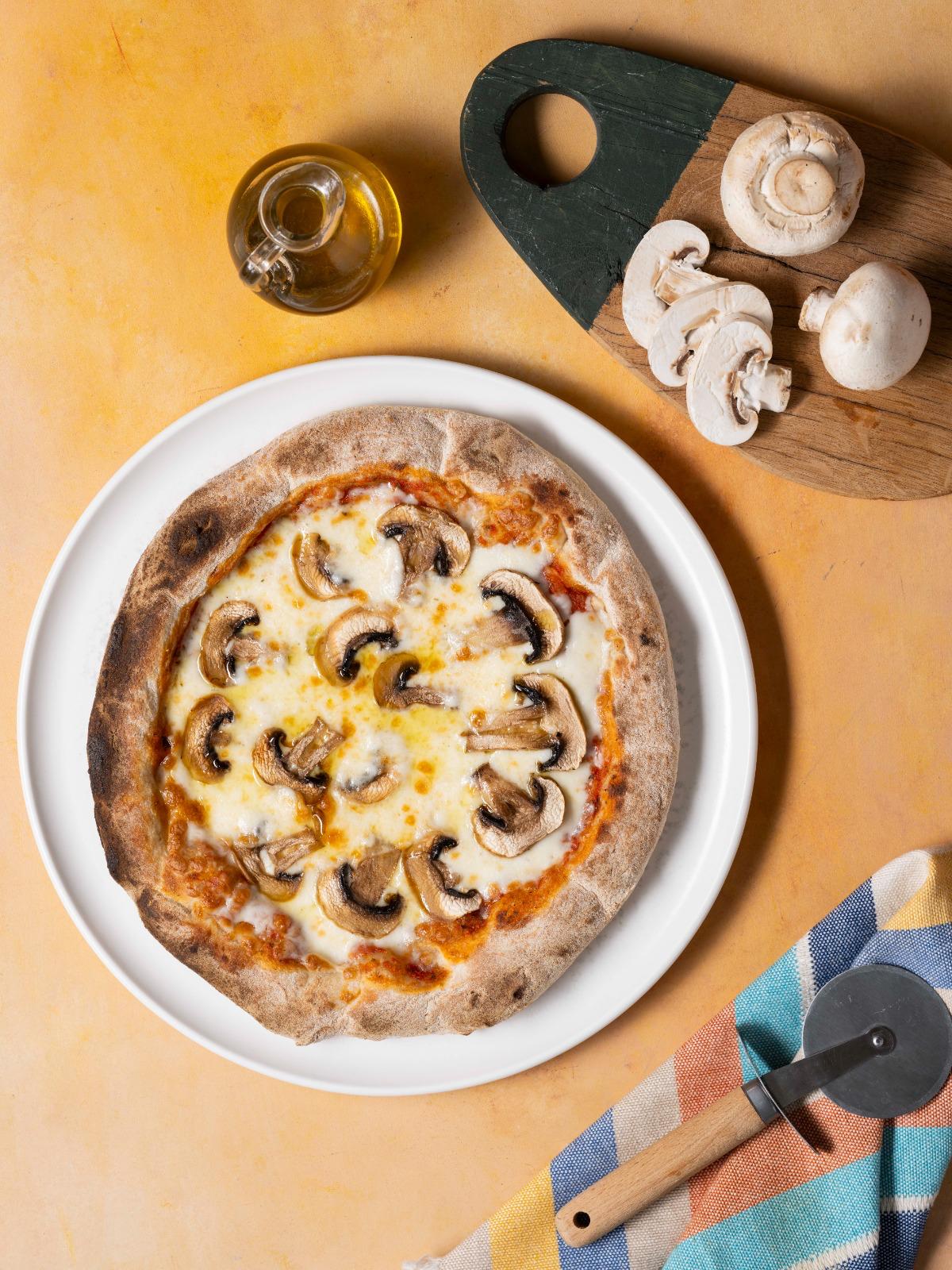 MANTARLI KREMALI PİZZA