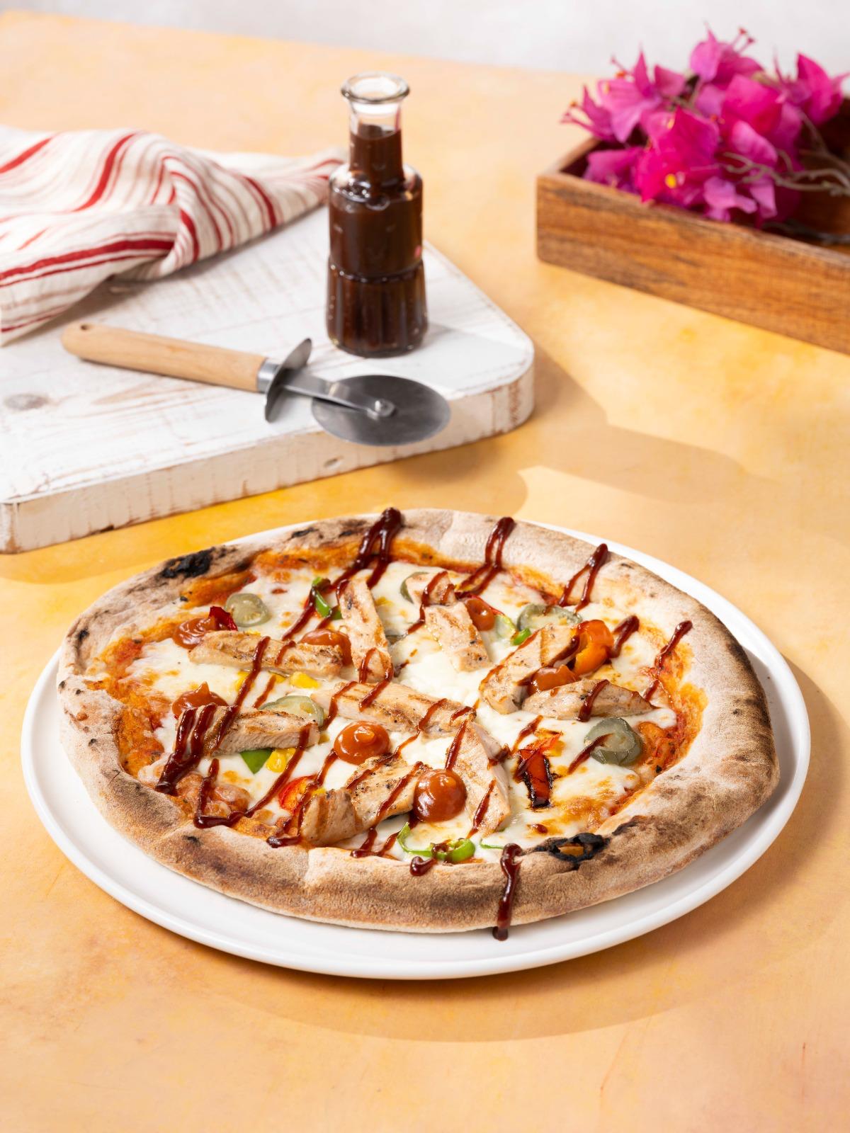 BARBEKÜ SOSLU ACILIK TAVUKLU PİZZA