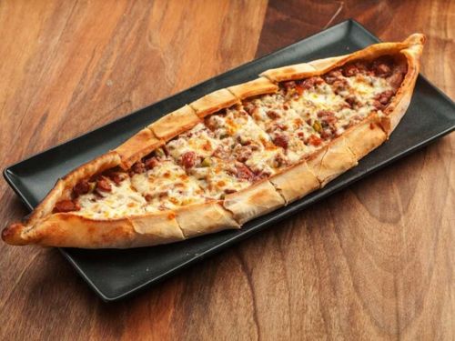 Kavurmalı Kaşarlı Pide 