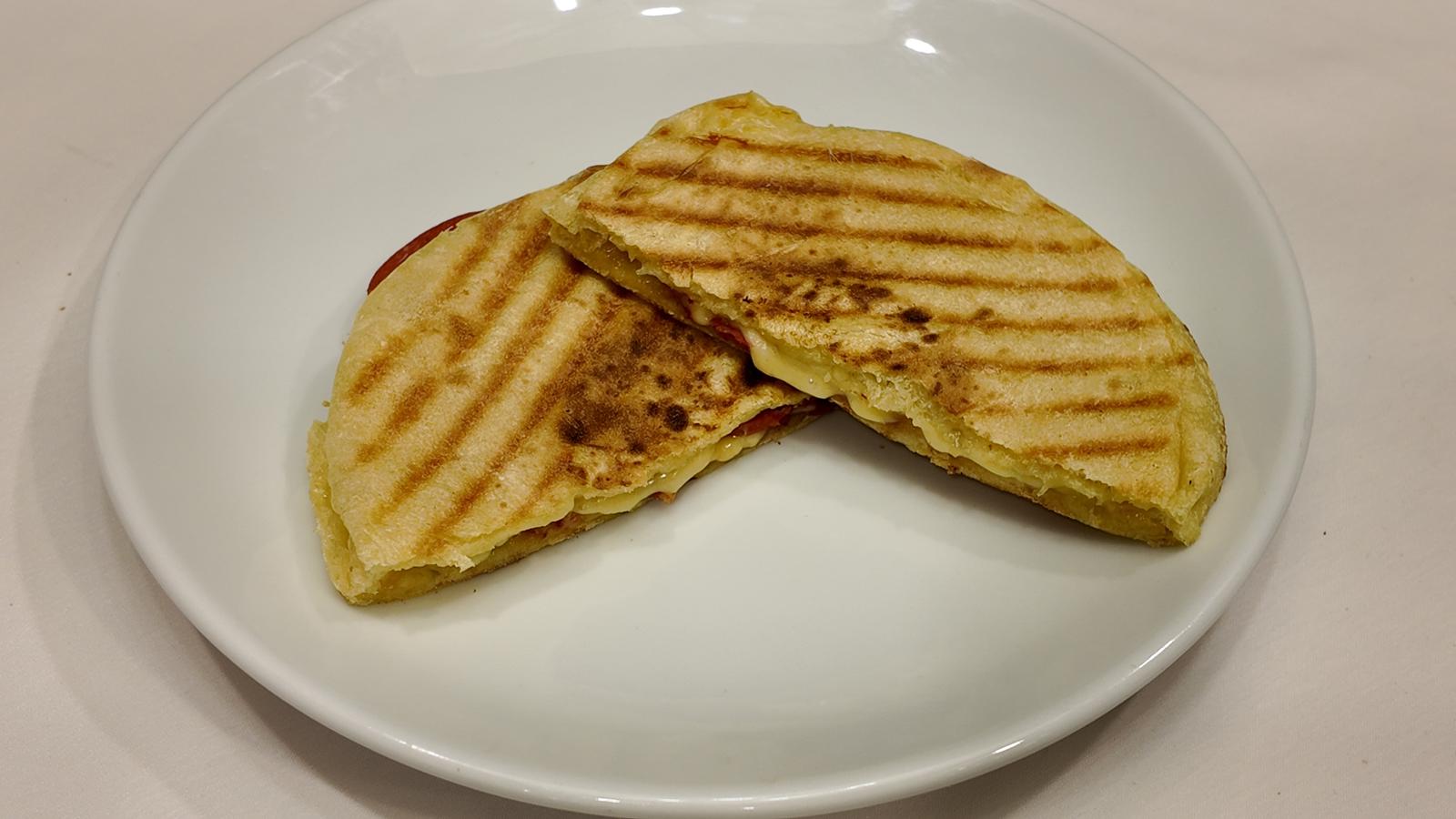 Sucuklu Bazlama Tost