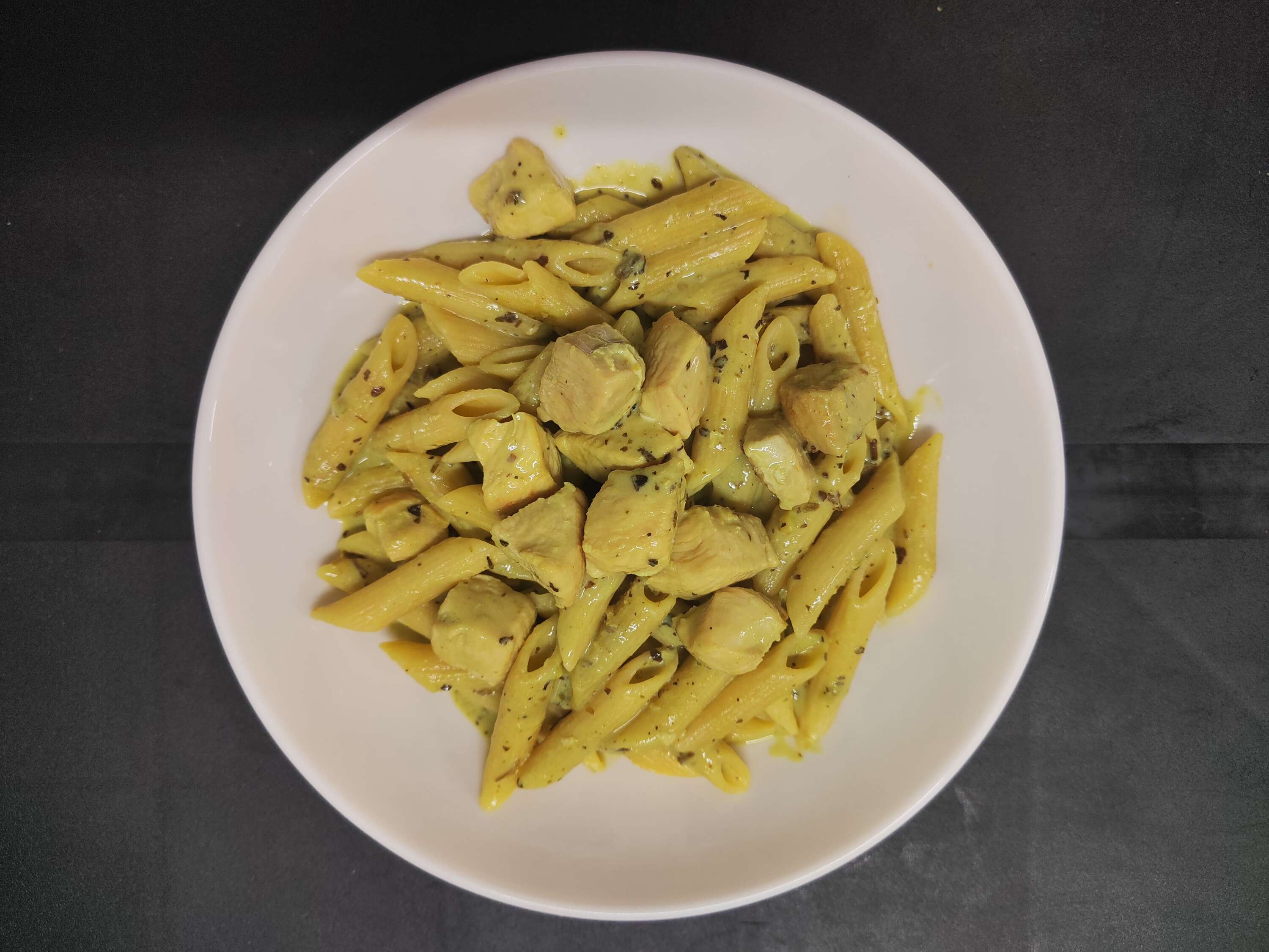 Pesto Soslu Tavuklu Penne