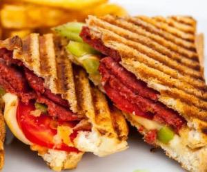 Tam Tost