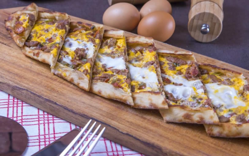 Karışık Yumurtalı pide