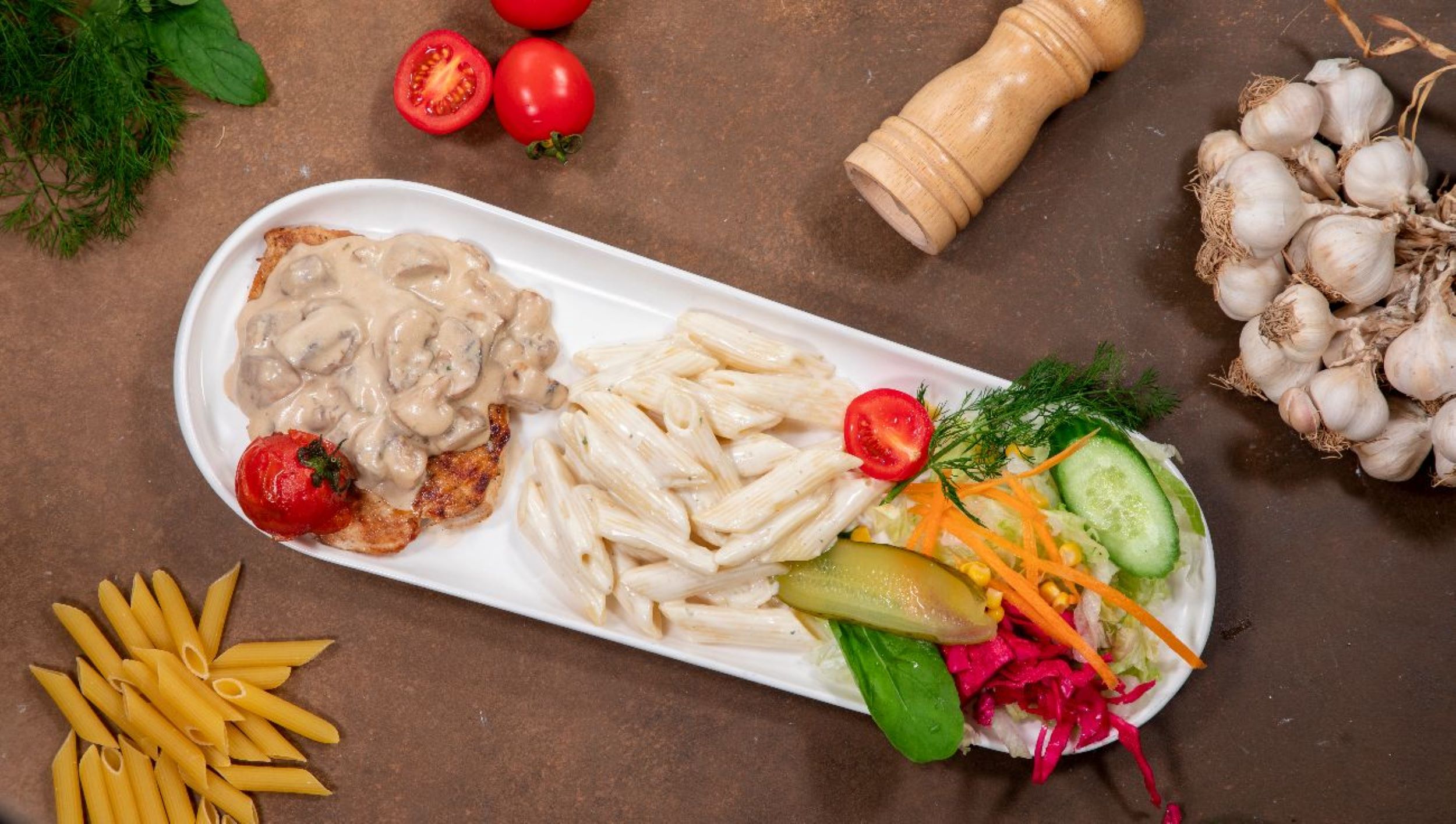 Kremalı mantar soslu tavuk ve makarna.