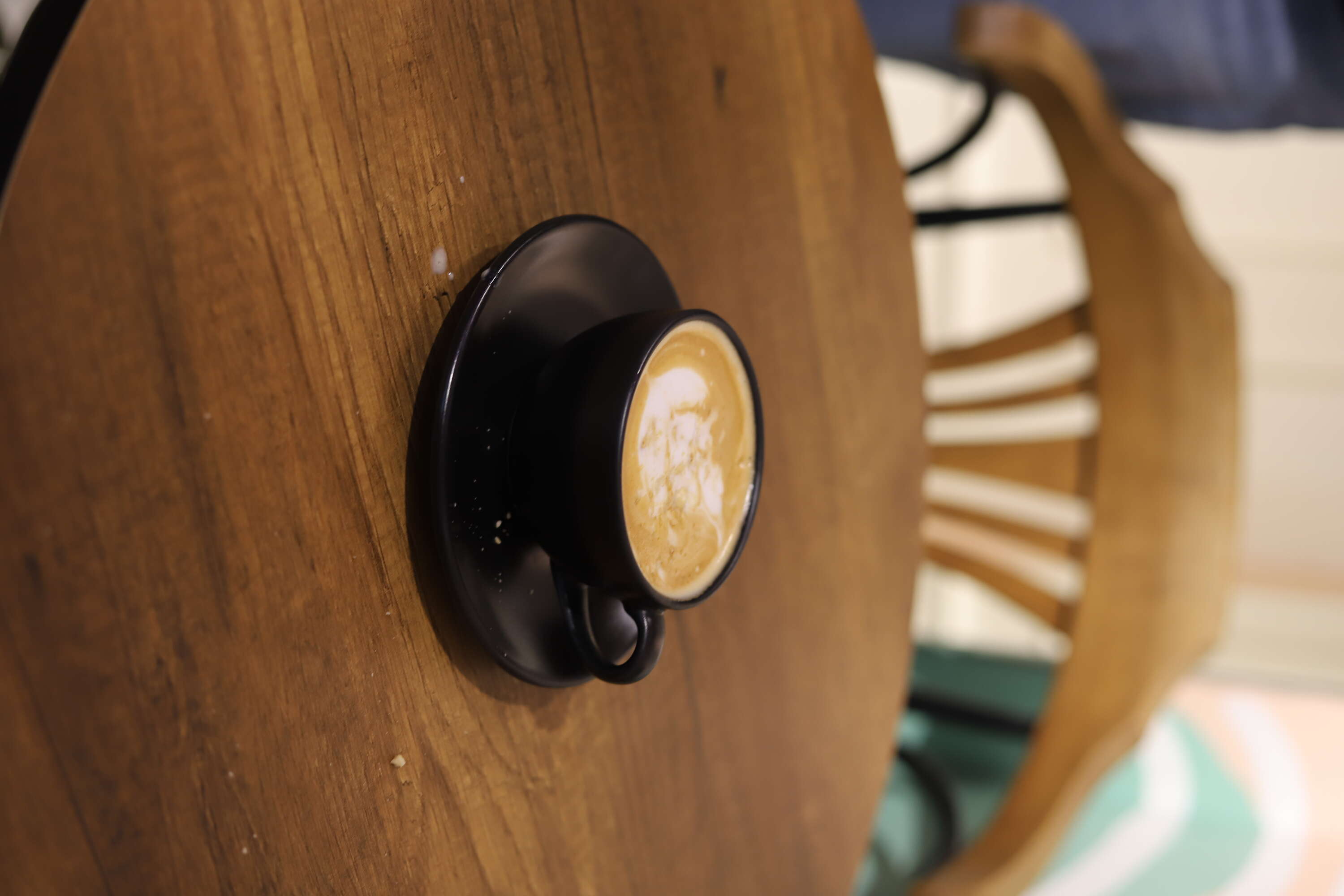 FLAT WHITE